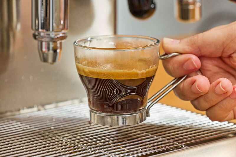 راهنمای کامل انتخاب بهترین قهوه برای اسپرسو در خانه: طعمی که بیدارت میکنه!